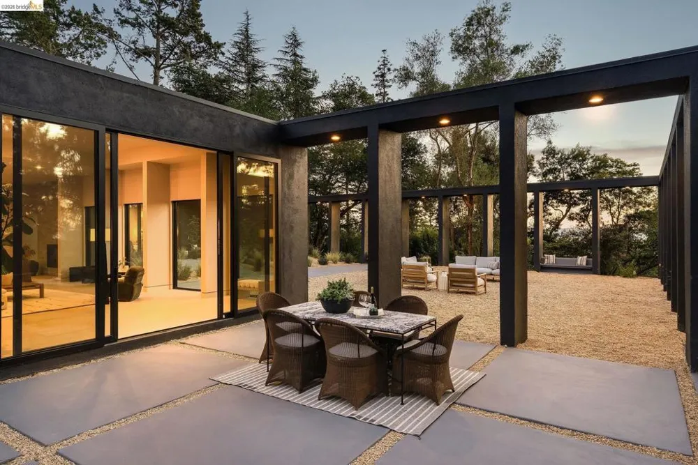 5645 Bacon Rd Oakland, CA 94619