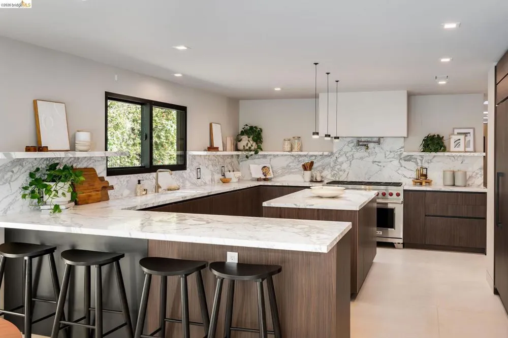 5645 Bacon Rd Oakland, CA 94619