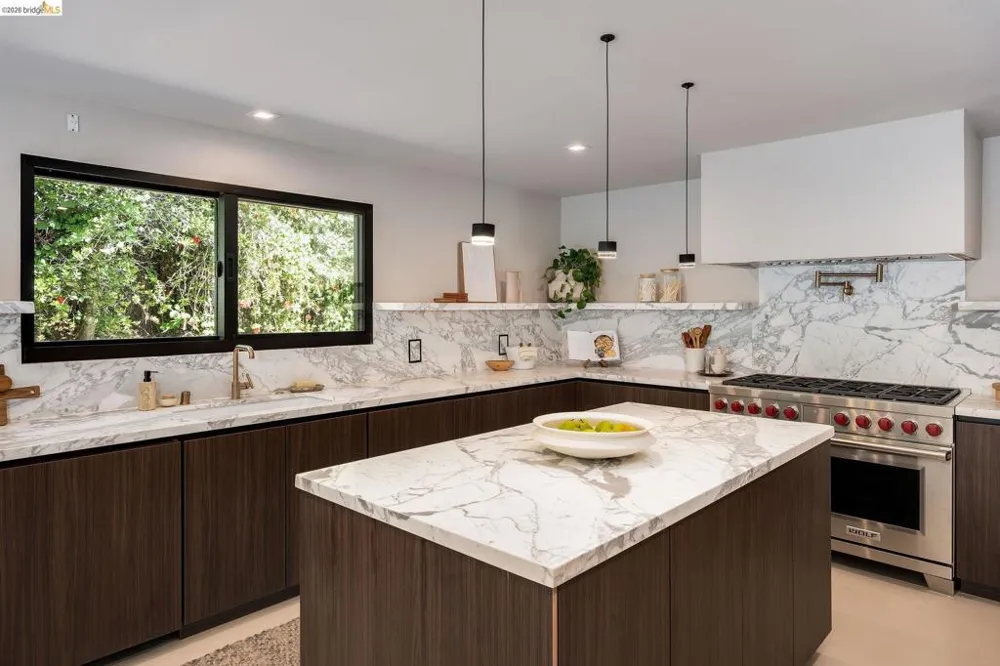 5645 Bacon Rd Oakland, CA 94619
