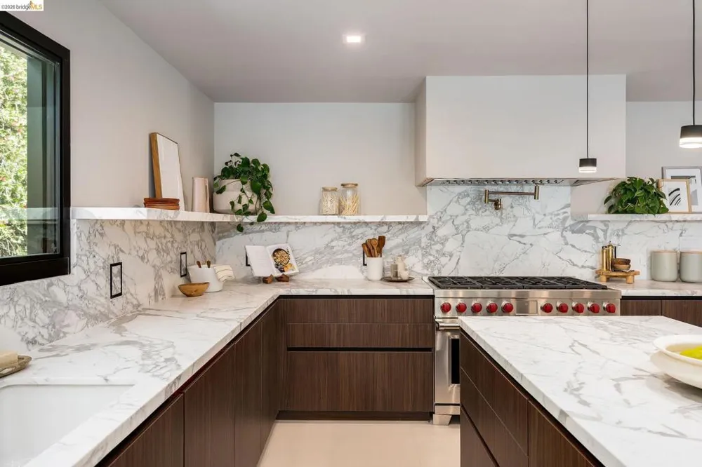 5645 Bacon Rd Oakland, CA 94619
