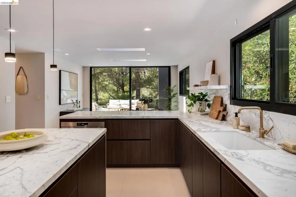 5645 Bacon Rd Oakland, CA 94619