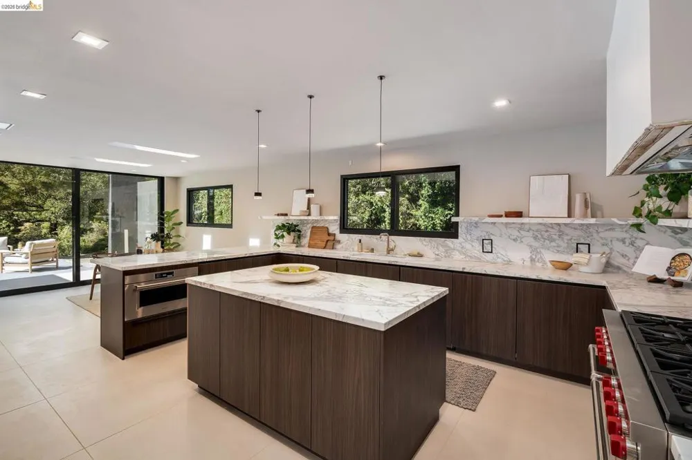 5645 Bacon Rd Oakland, CA 94619