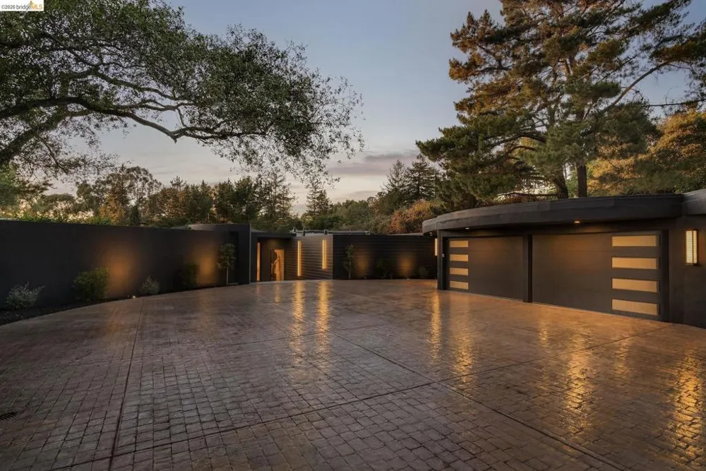 5645 Bacon Rd Oakland, CA 94619