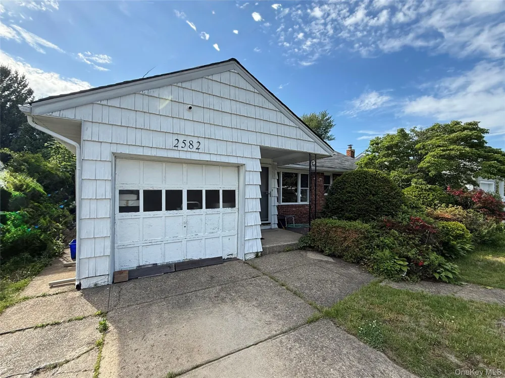 2582 Oceanside Road Oceanside, NY 11572