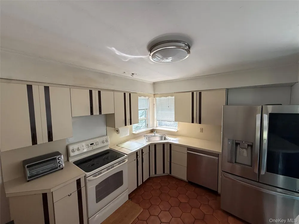 2582 Oceanside Road Oceanside, NY 11572