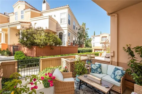 1027 S Stresa