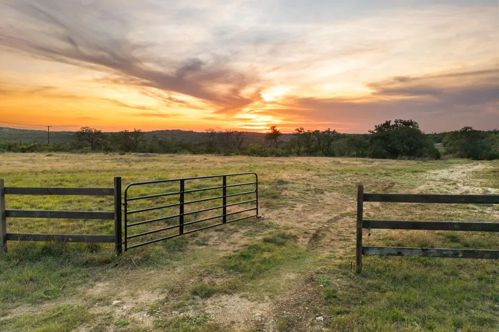 1 Esperanza Trail Johnson City, TX 78636
