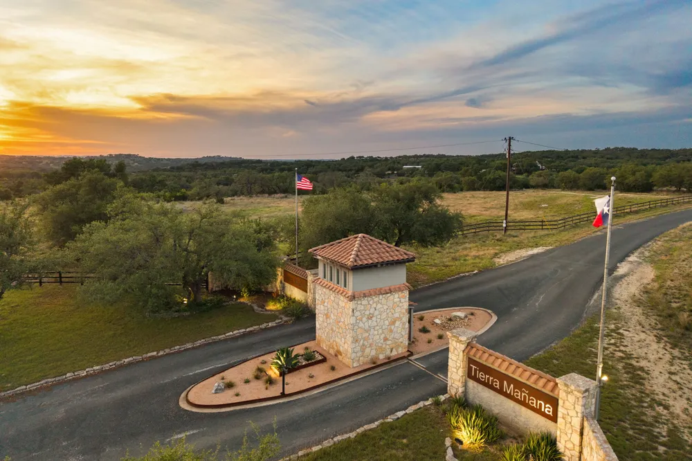 1 Esperanza Trail Johnson City, TX 78636