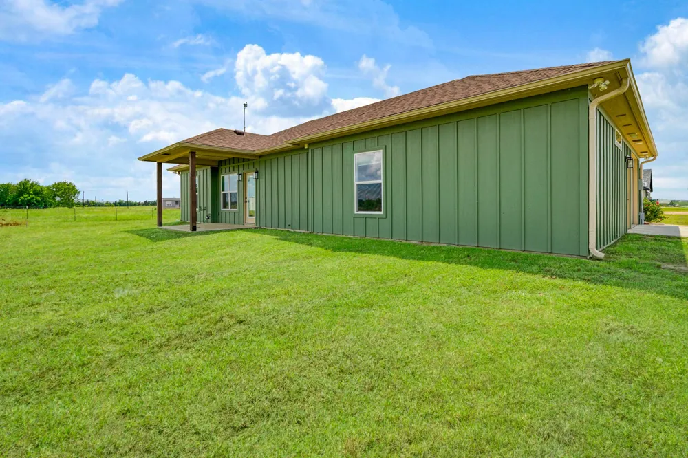 204 Private Road 33083 Sumner, TX 75486