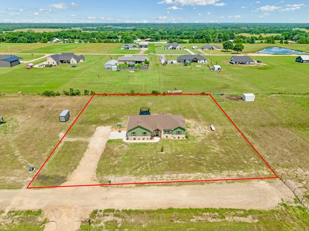 204 Private Road 33083 Sumner, TX 75486