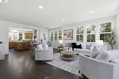 6951 Mariposa Ln