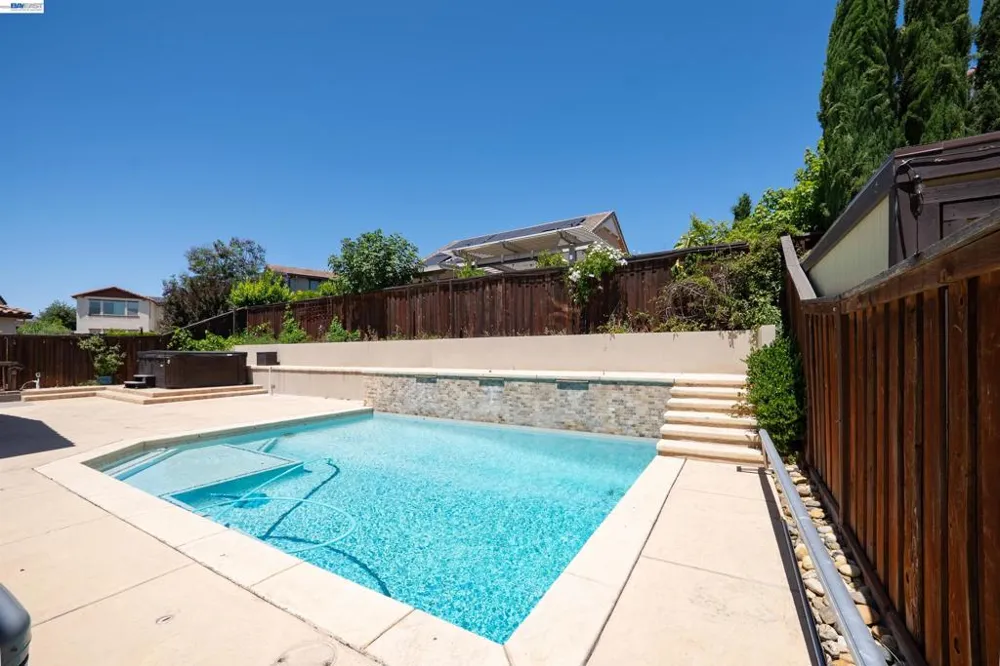 18628 Delta Ct Lathrop, CA 95330