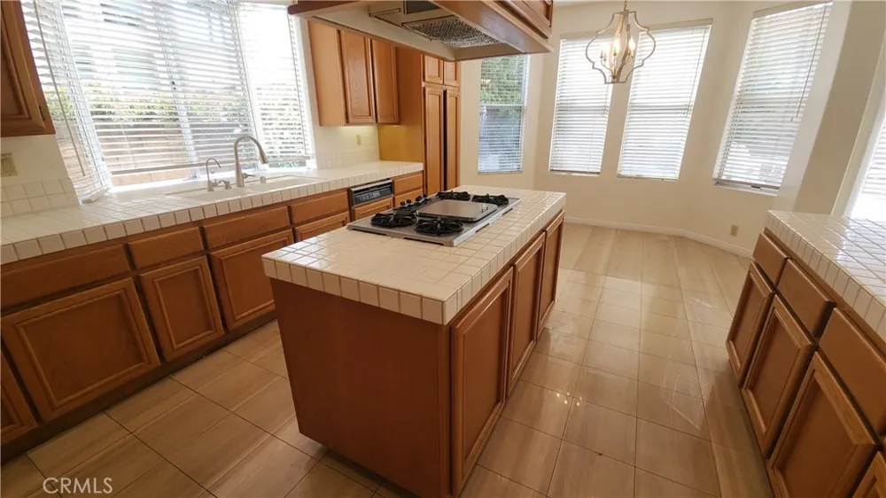 2162 Ventia Tustin, CA 92782