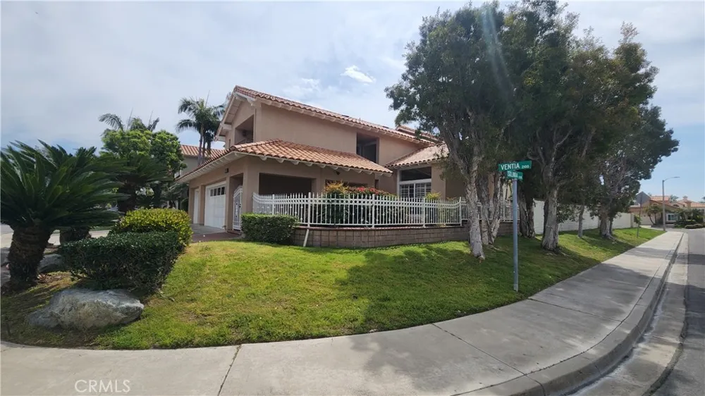 2162 Ventia Tustin, CA 92782