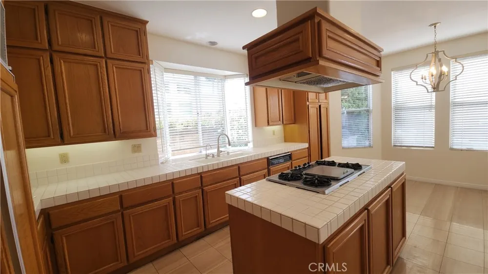 2162 Ventia Tustin, CA 92782
