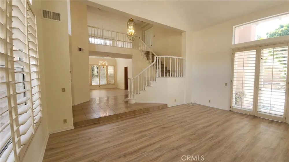 2162 Ventia Tustin, CA 92782