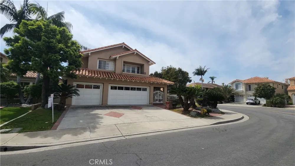 2162 Ventia Tustin, CA 92782