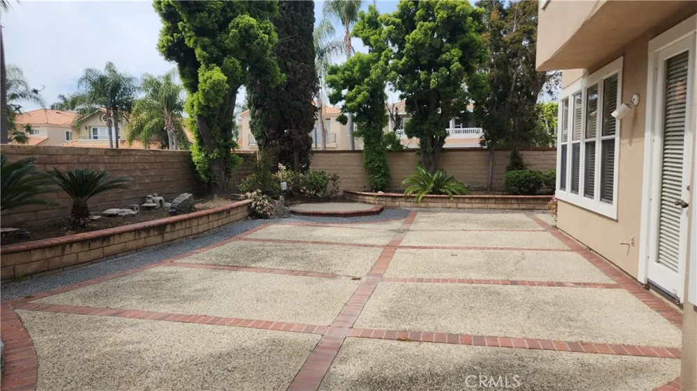 2162 Ventia Tustin, CA 92782