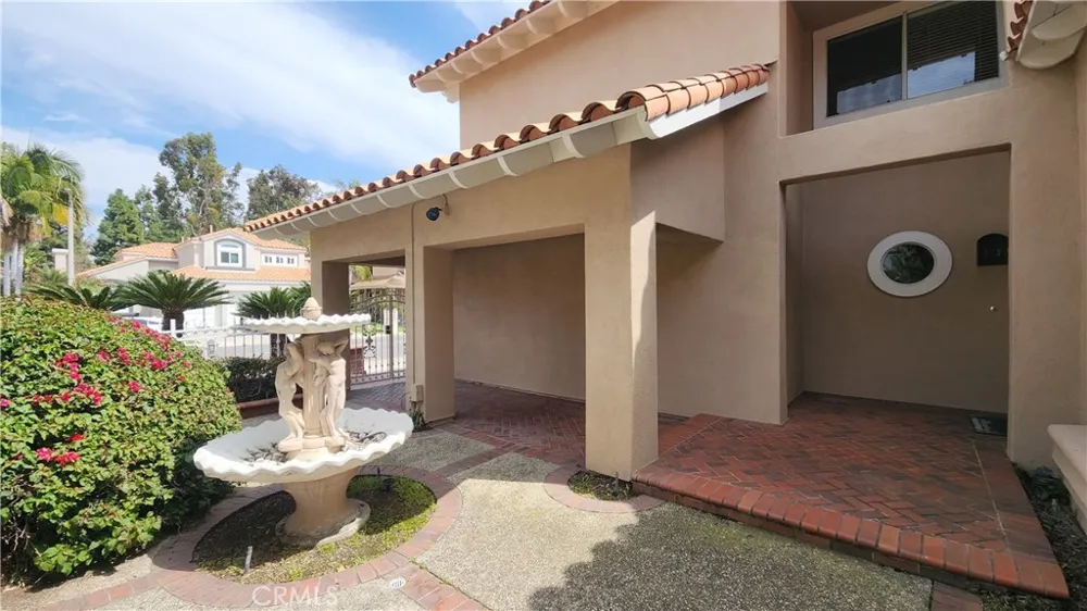 2162 Ventia Tustin, CA 92782
