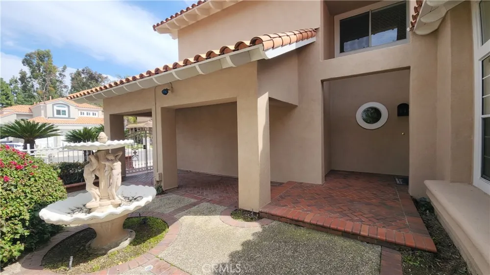 2162 Ventia Tustin, CA 92782