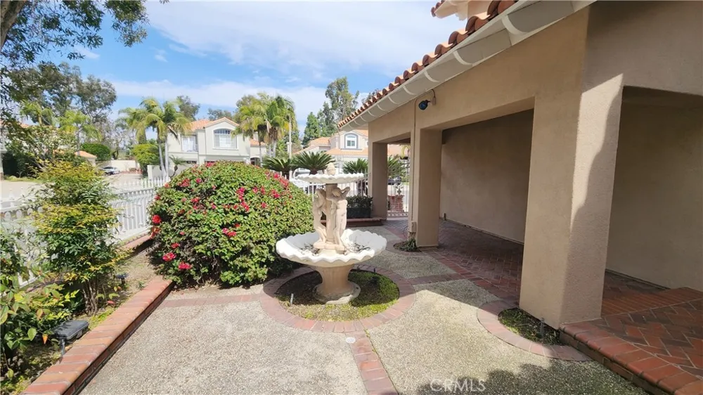 2162 Ventia Tustin, CA 92782