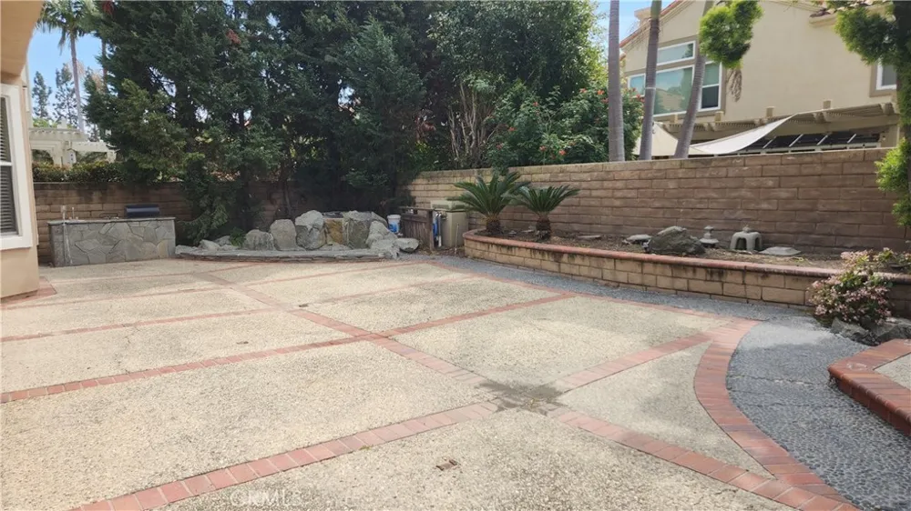 2162 Ventia Tustin, CA 92782