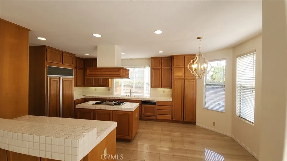 2162 Ventia Tustin, CA 92782