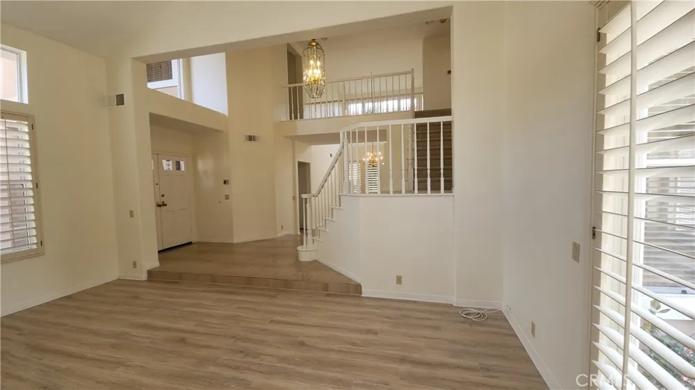 2162 Ventia Tustin, CA 92782