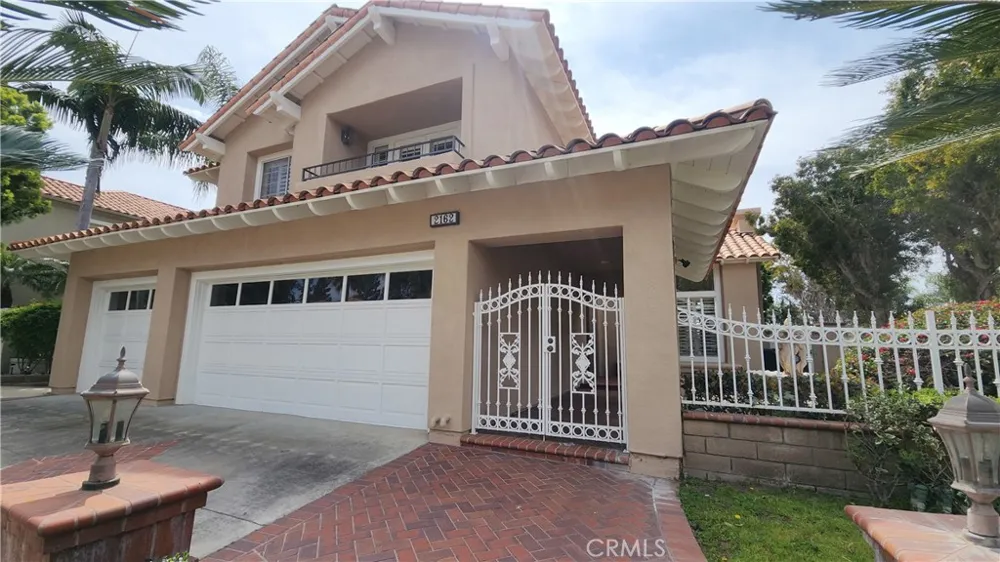 2162 Ventia Tustin, CA 92782