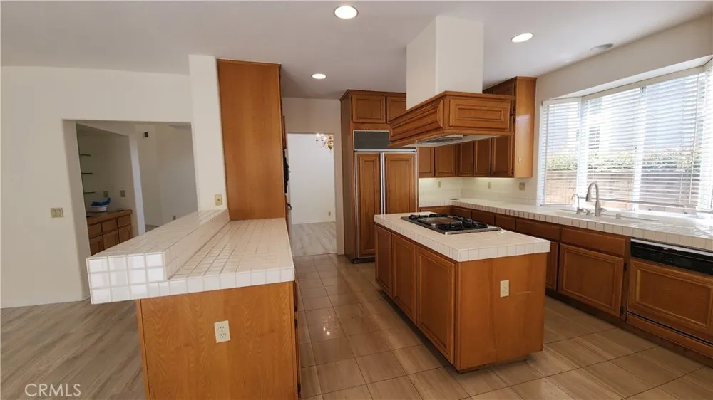 2162 Ventia Tustin, CA 92782