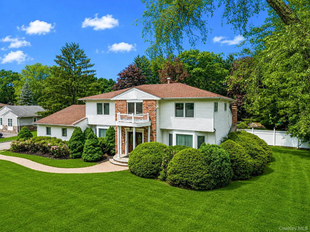 35 High Pasture Circle Dix Hills, NY 11746