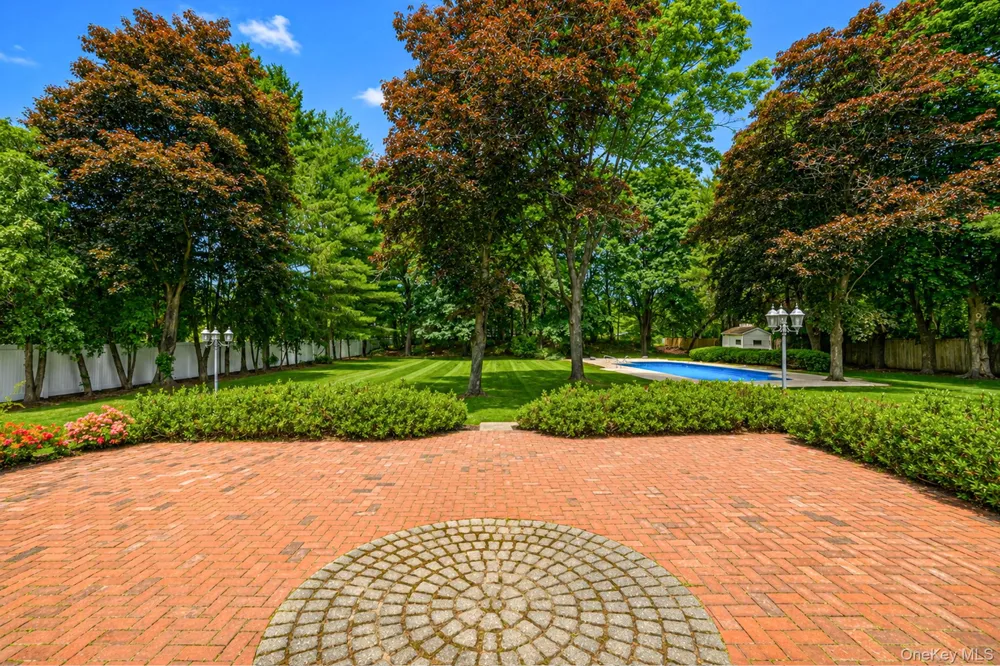 35 High Pasture Circle Dix Hills, NY 11746