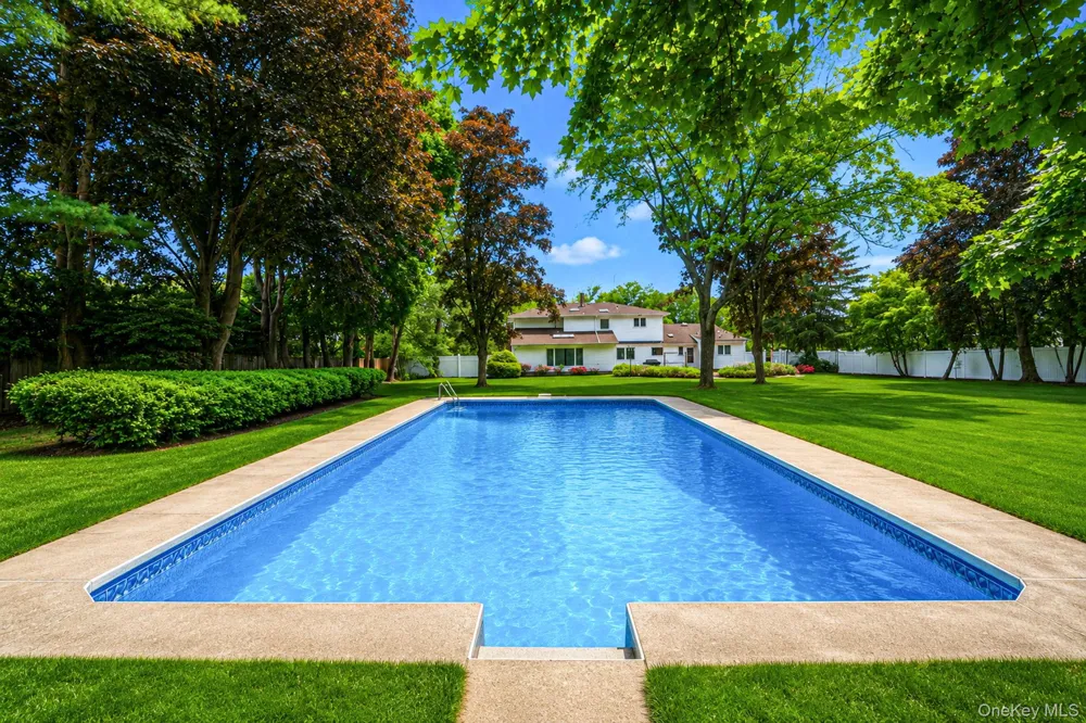 35 High Pasture Circle Dix Hills, NY 11746