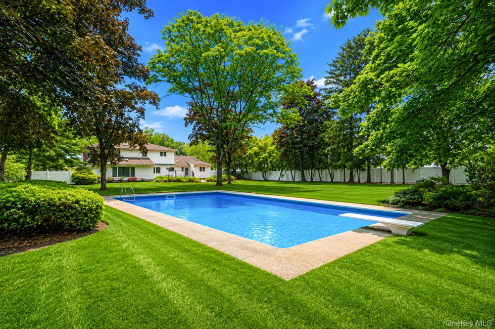 35 High Pasture Circle Dix Hills, NY 11746