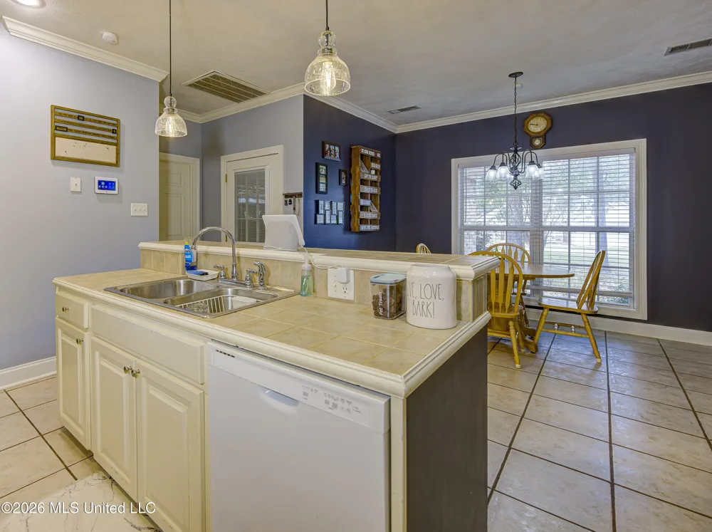 107 Manchester Drive Vicksburg, MS 39183
