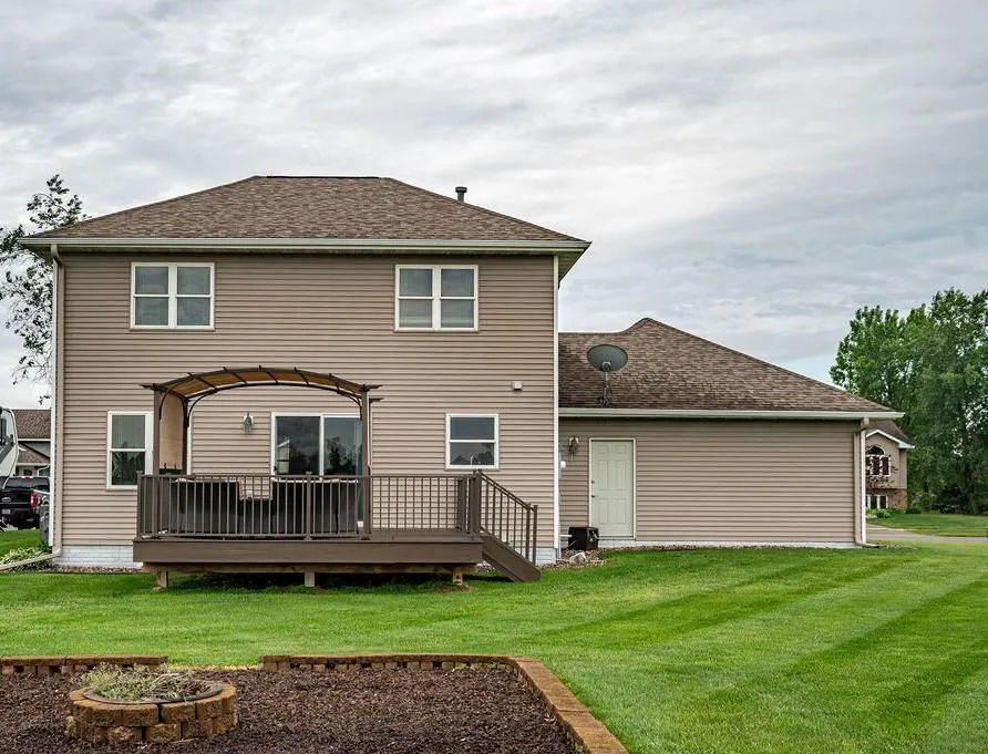 444 W Overlook Drive Ellsworth, WI 54011