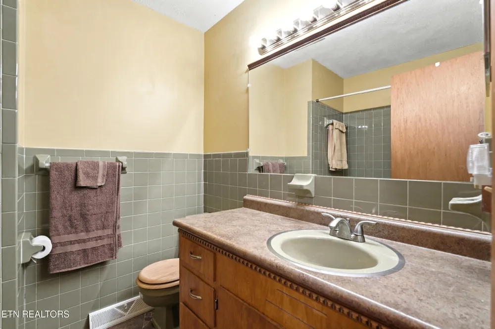 355 Crock Rd Loudon, TN 37774