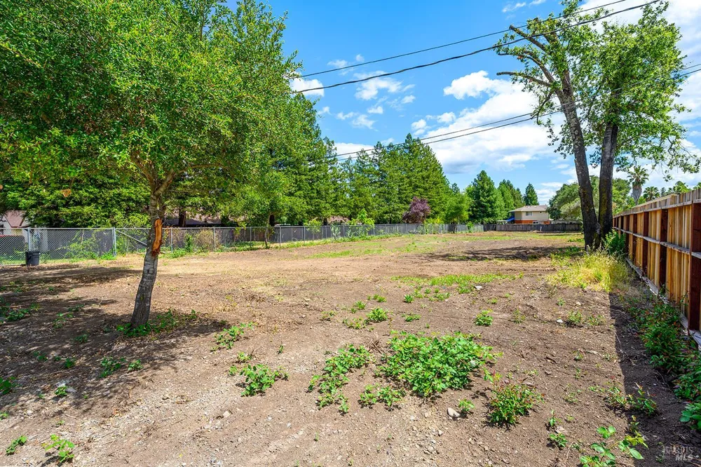 107 South Street Cloverdale, CA 95425