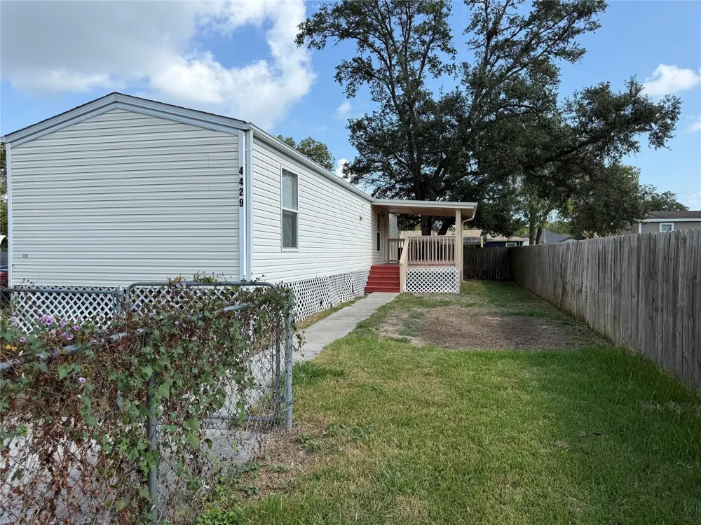 4429 16th Street Bacliff, TX 77518