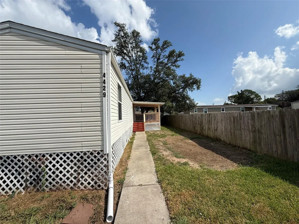 4429 16th Street Bacliff, TX 77518