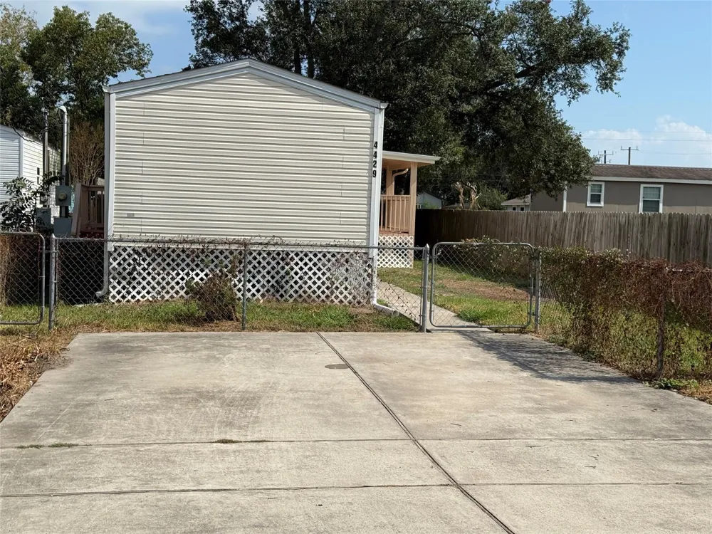 4429 16th Street Bacliff, TX 77518