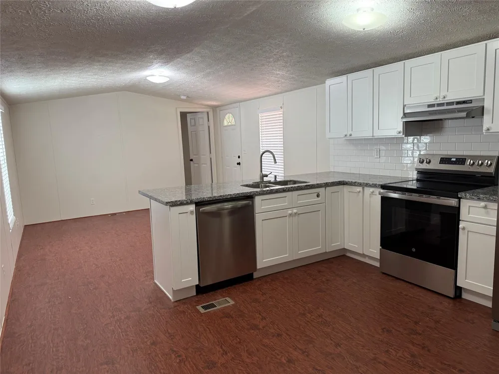4429 16th Street Bacliff, TX 77518