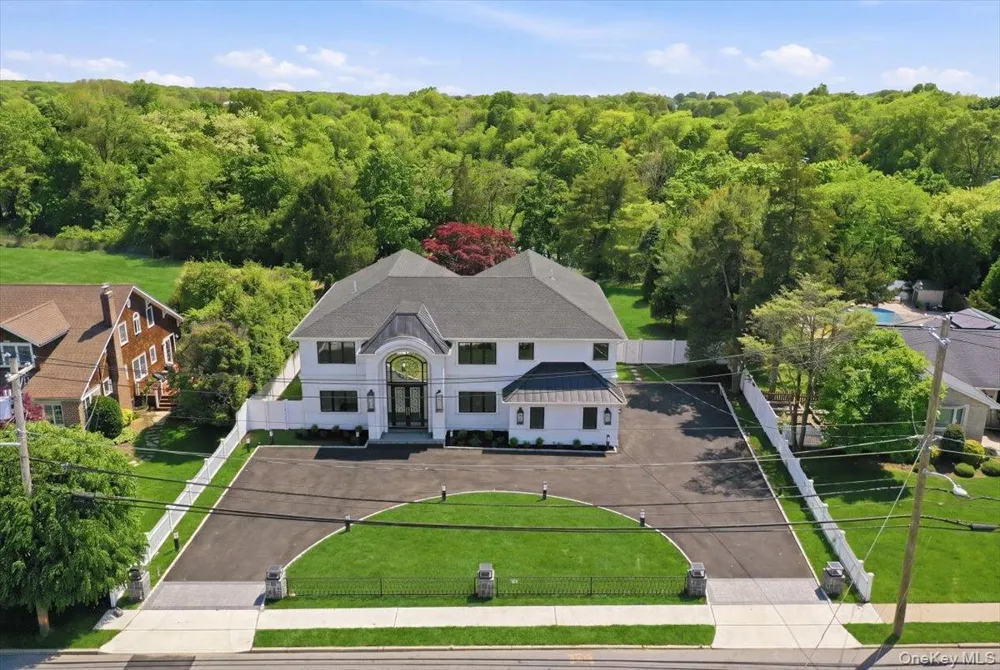 72 Haypath Road Bethpage, NY 11714