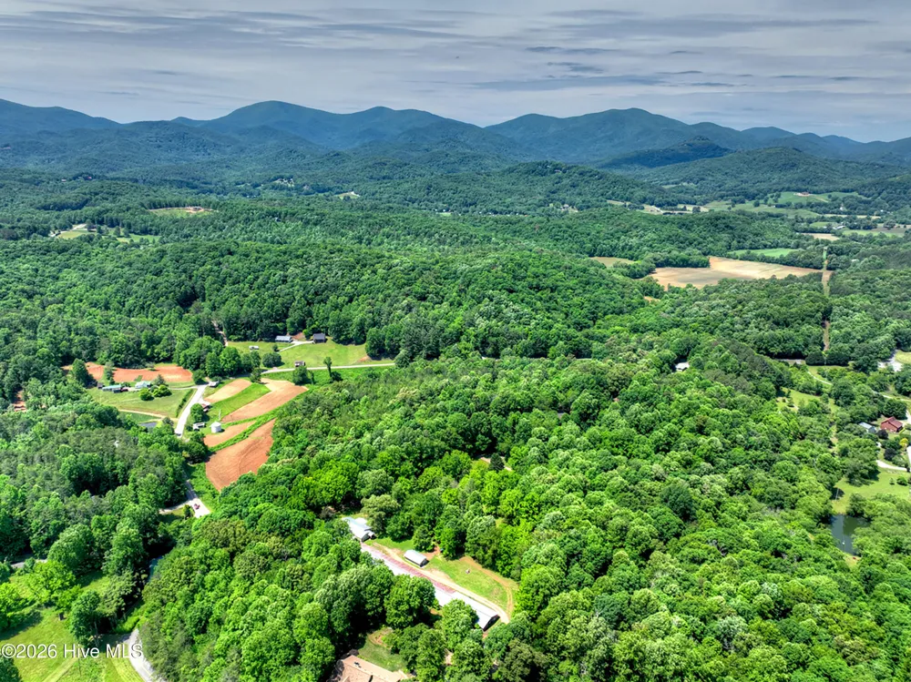 93 Collins Nursery Lane Blairsville, GA 30512
