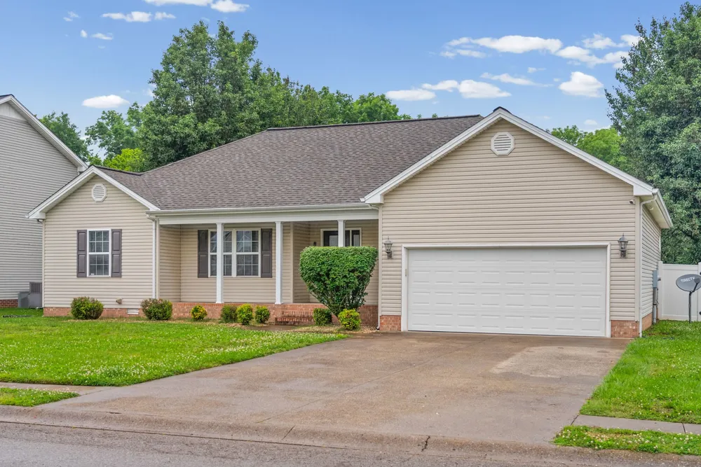 991 Wing Tip Cir Hopkinsville, KY 42240