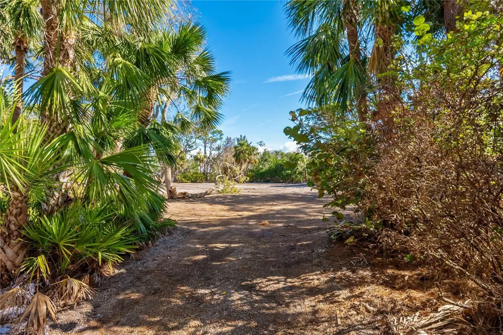 7219 PINE NEEDLE ROAD Sarasota, FL 34242