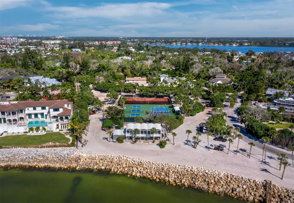 7219 PINE NEEDLE ROAD Sarasota, FL 34242