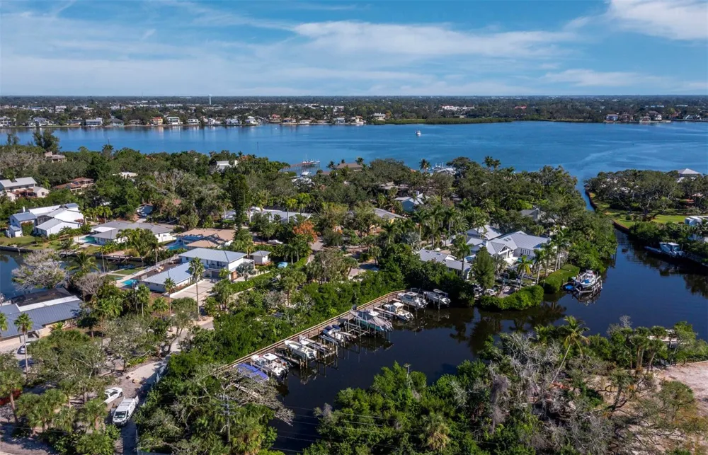 7219 PINE NEEDLE ROAD Sarasota, FL 34242