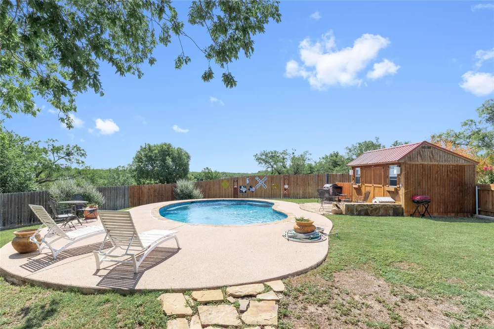 883 Santa Anna Ave Coleman, TX 76834