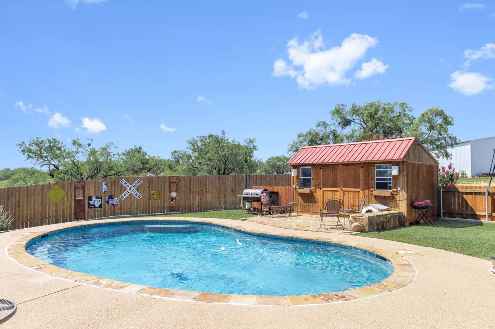 883 Santa Anna Ave Coleman, TX 76834